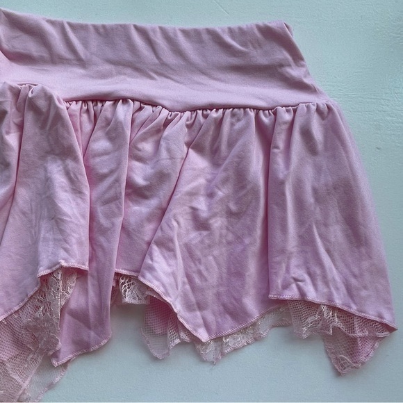 Y2K Light pink asymmetrical lace trim mini skirt - Picture 8 of 11